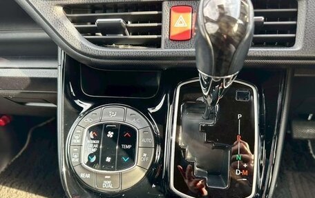 Toyota Noah III, 2021 год, 2 193 000 рублей, 15 фотография
