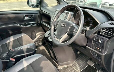 Toyota Noah III, 2021 год, 2 193 000 рублей, 7 фотография