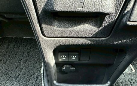 Toyota Noah III, 2021 год, 2 193 000 рублей, 19 фотография