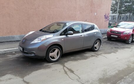 Nissan Leaf I, 2014 год, 1 050 000 рублей, 3 фотография