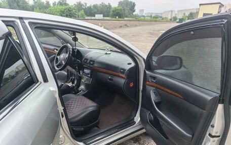 Toyota Avensis III рестайлинг, 2007 год, 700 000 рублей, 18 фотография