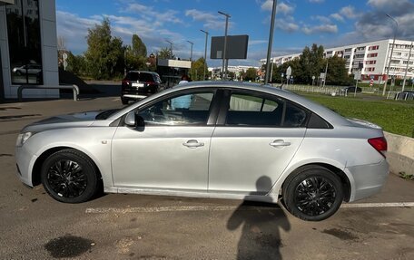 Chevrolet Cruze II, 2010 год, 550 000 рублей, 3 фотография