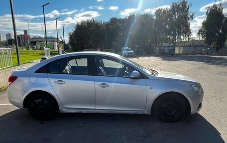 Chevrolet Cruze II, 2010 год, 550 000 рублей, 4 фотография