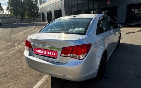 Chevrolet Cruze II, 2010 год, 550 000 рублей, 5 фотография