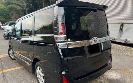 Toyota Voxy III, 2021 год, 2 380 000 рублей, 4 фотография