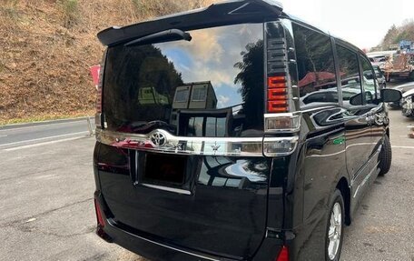 Toyota Voxy III, 2021 год, 2 380 000 рублей, 6 фотография