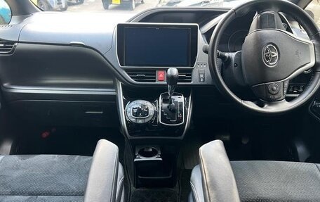 Toyota Voxy III, 2021 год, 2 380 000 рублей, 10 фотография