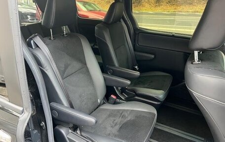 Toyota Voxy III, 2021 год, 2 380 000 рублей, 28 фотография
