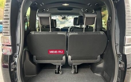 Toyota Voxy III, 2021 год, 2 380 000 рублей, 24 фотография