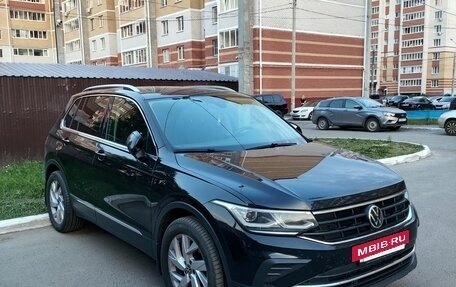 Volkswagen Tiguan II, 2021 год, 3 050 000 рублей, 4 фотография