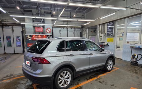 Volkswagen Tiguan II, 2020 год, 2 250 000 рублей, 2 фотография