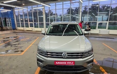 Volkswagen Tiguan II, 2020 год, 2 250 000 рублей, 1 фотография