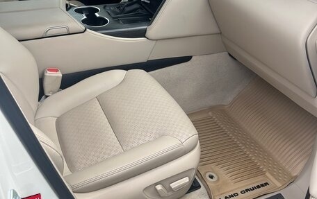 Toyota Land Cruiser, 2021 год, 7 400 000 рублей, 12 фотография