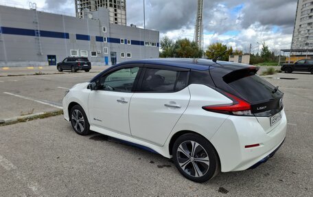 Nissan Leaf II, 2019 год, 2 500 000 рублей, 3 фотография