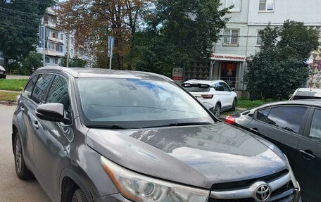 Toyota Highlander III, 2014 год, 1 950 000 рублей, 1 фотография