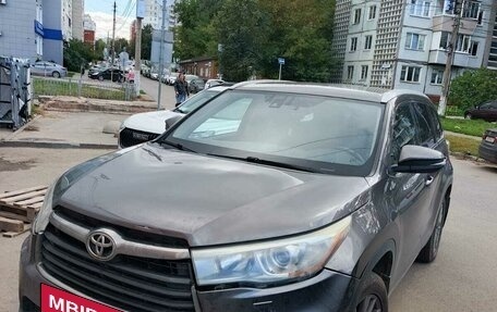 Toyota Highlander III, 2014 год, 1 950 000 рублей, 2 фотография