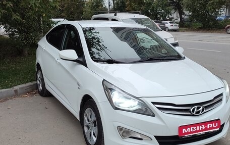 Hyundai Solaris II рестайлинг, 2015 год, 950 000 рублей, 2 фотография