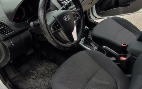 Hyundai Solaris II рестайлинг, 2015 год, 950 000 рублей, 11 фотография