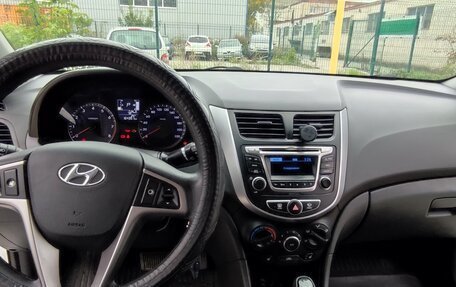 Hyundai Solaris II рестайлинг, 2015 год, 950 000 рублей, 9 фотография