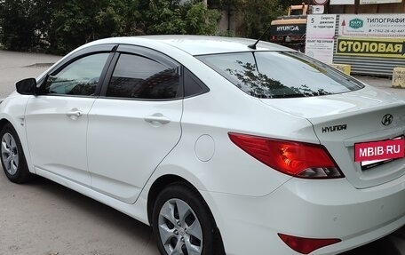 Hyundai Solaris II рестайлинг, 2015 год, 950 000 рублей, 17 фотография