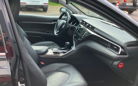 Toyota Camry, 2018 год, 2 000 000 рублей, 10 фотография