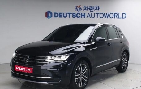 Volkswagen Tiguan II, 2022 год, 2 810 000 рублей, 1 фотография