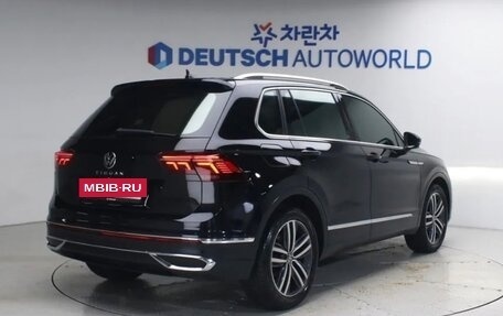 Volkswagen Tiguan II, 2022 год, 2 810 000 рублей, 3 фотография
