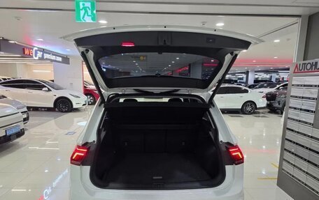 Volkswagen Tiguan II, 2022 год, 2 930 000 рублей, 6 фотография