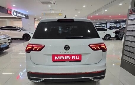 Volkswagen Tiguan II, 2022 год, 2 930 000 рублей, 5 фотография