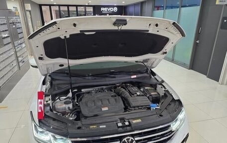 Volkswagen Tiguan II, 2022 год, 2 930 000 рублей, 10 фотография