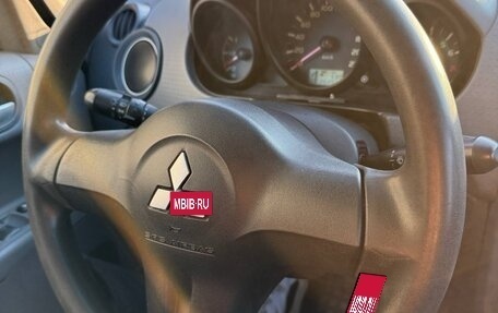 Mitsubishi Colt VI рестайлинг, 2005 год, 250 000 рублей, 8 фотография