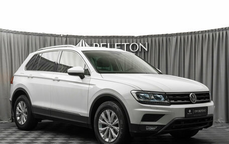 Volkswagen Tiguan II, 2018 год, 2 420 000 рублей, 2 фотография