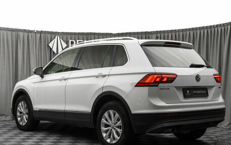 Volkswagen Tiguan II, 2018 год, 2 420 000 рублей, 4 фотография