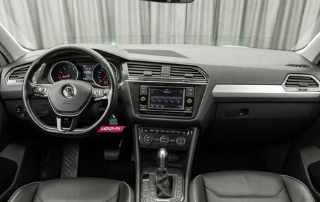 Volkswagen Tiguan II, 2018 год, 2 420 000 рублей, 8 фотография