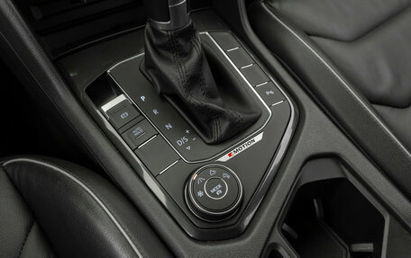 Volkswagen Tiguan II, 2018 год, 2 420 000 рублей, 18 фотография