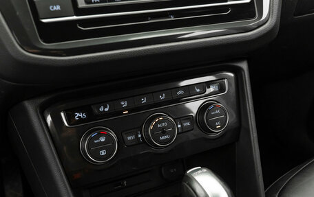 Volkswagen Tiguan II, 2018 год, 2 420 000 рублей, 19 фотография