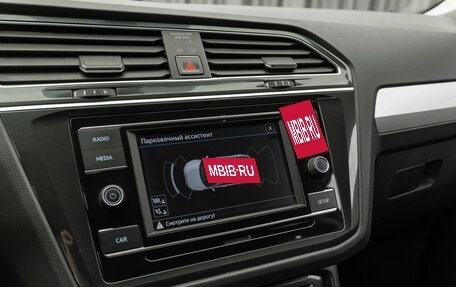 Volkswagen Tiguan II, 2018 год, 2 420 000 рублей, 21 фотография