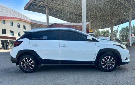 Toyota Yaris XP150 рестайлинг, 2022 год, 980 000 рублей, 5 фотография
