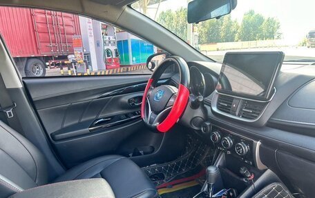 Toyota Yaris XP150 рестайлинг, 2022 год, 980 000 рублей, 13 фотография
