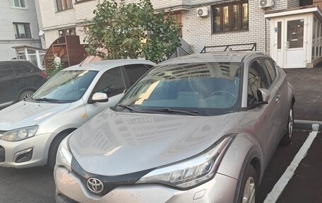 Toyota C-HR I рестайлинг, 2020 год, 2 250 000 рублей, 3 фотография