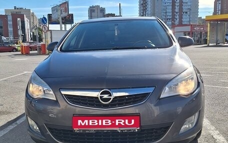 Opel Astra J, 2011 год, 450 000 рублей, 1 фотография