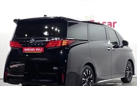 Toyota Alphard, 2024 год, 13 650 000 рублей, 2 фотография