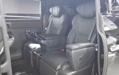 Toyota Alphard, 2024 год, 13 650 000 рублей, 10 фотография