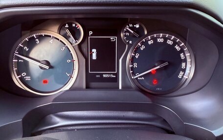 Toyota Land Cruiser Prado 150 рестайлинг 2, 2021 год, 6 700 000 рублей, 6 фотография