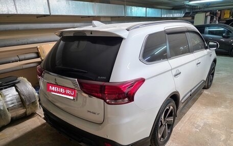 Mitsubishi Outlander III рестайлинг 3, 2020 год, 3 900 000 рублей, 3 фотография