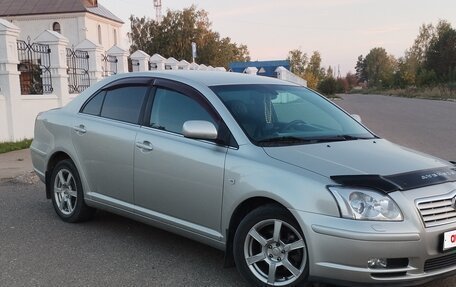 Toyota Avensis III рестайлинг, 2004 год, 800 000 рублей, 1 фотография
