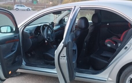 Toyota Avensis III рестайлинг, 2004 год, 800 000 рублей, 6 фотография