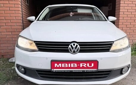 Volkswagen Jetta VI, 2012 год, 989 000 рублей, 2 фотография