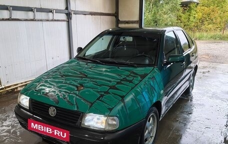 Volkswagen Polo III рестайлинг, 2000 год, 195 000 рублей, 2 фотография