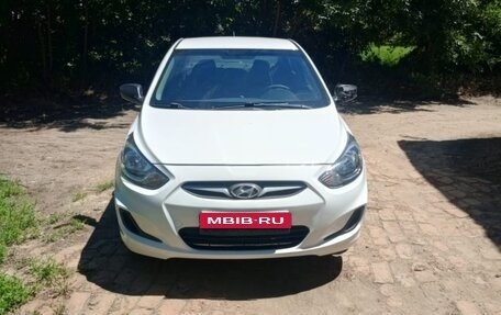 Hyundai Solaris II рестайлинг, 2013 год, 550 000 рублей, 1 фотография